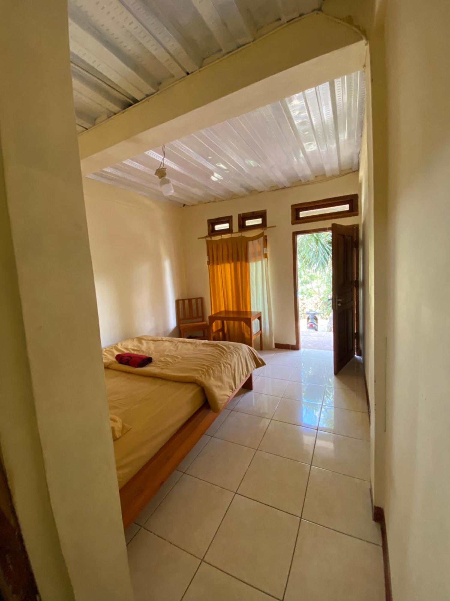 Pieter Homestay Labuan Bajo Exterior photo